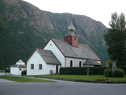 hen church isfjorden