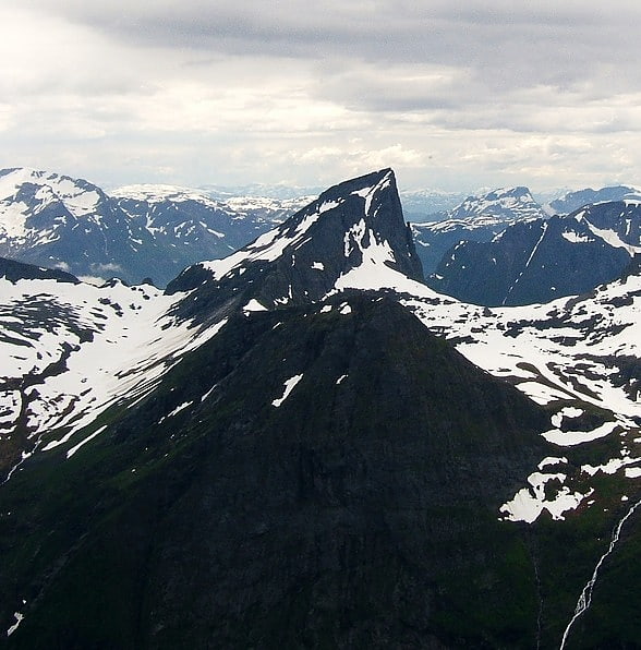 alpes de sunnmore hjorundfjord