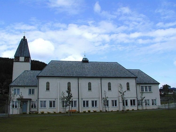 valderoy church valderoya