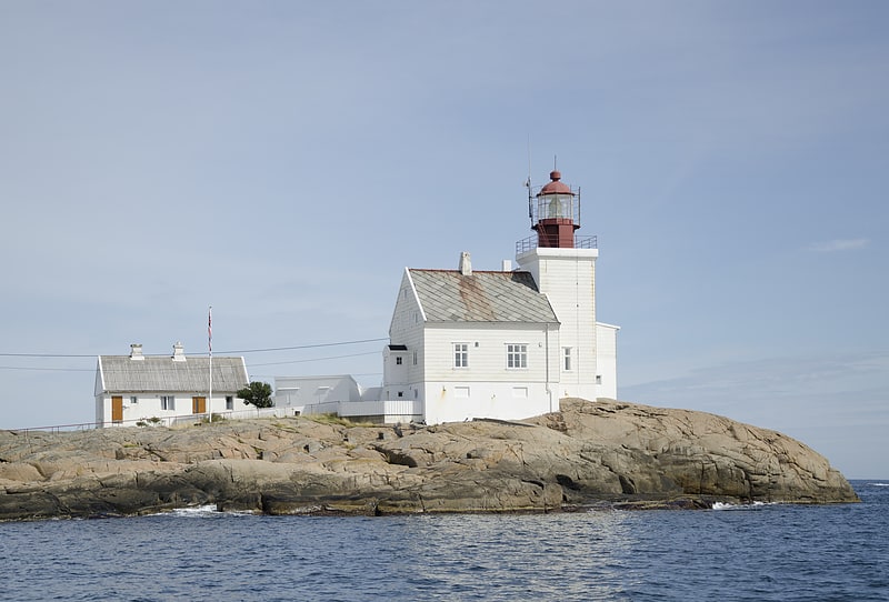 lyngor lighthouse raet national park