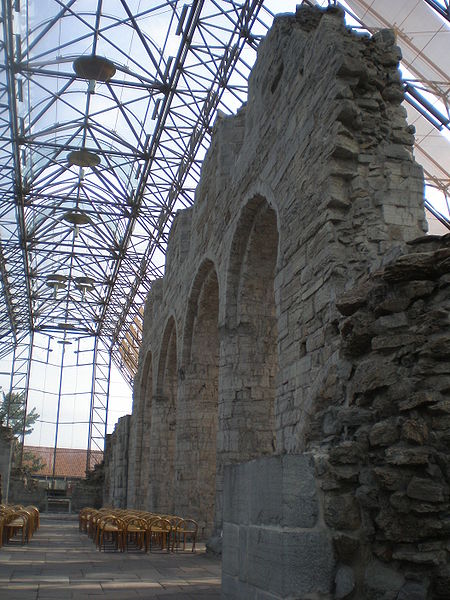 Ruinas de la antigua catedral de Hamar