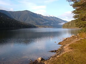 lake monowai fiordland national park
