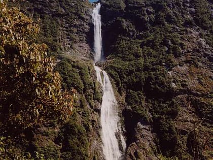 wodospad sutherland park narodowy fiordland