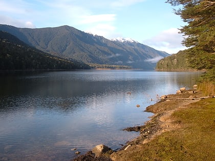 lake monowai park narodowy fiordland