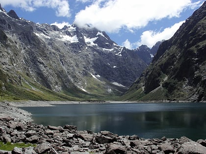 lake marian parque nacional de fiordland