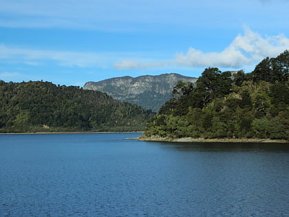 wielki szlak jeziora waikaremoana park narodowy te urewera
