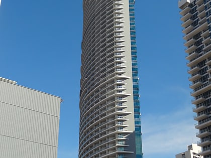 yacht club tower panama city
