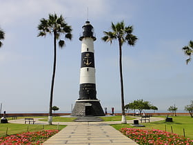 la marina lighthouse lima