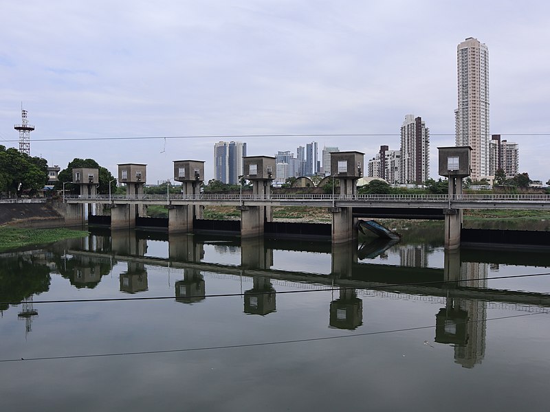 Manggahan Floodway