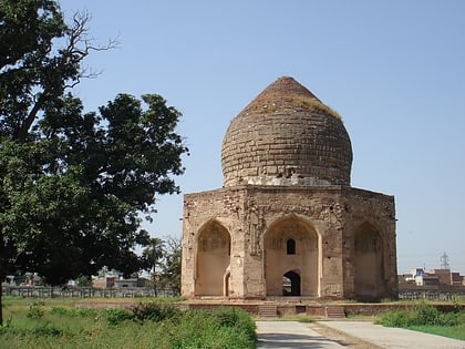 tomb of asif khan lahore