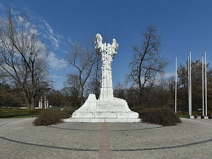 monument to the battle of monte cassino warschau