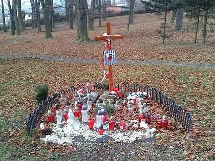 Symboliczny grób ofiar obozu Gross-Rosen