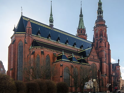 catedral de los santos pedro y pablo en legnica
