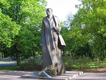 roman dmowski monument warschau