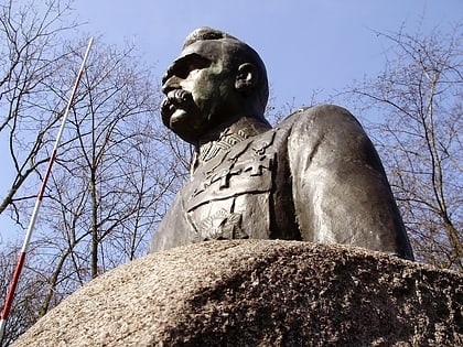 monumento a jozef pilsudski en turek