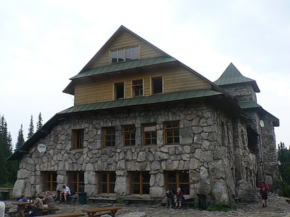 pttk shelter murowaniec tatra national park