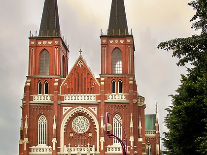 catedral basilica de la sagrada familia czestochowa