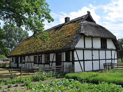 muzeum wsi slowinskiej w klukach slowinski park narodowy
