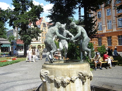 fontanna z trzema faunami gliwice