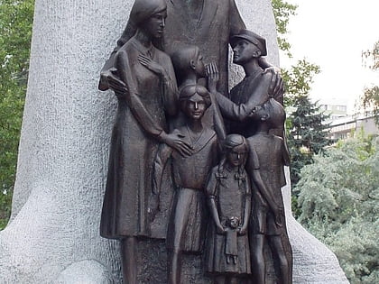 janusz korczak monument varsovie