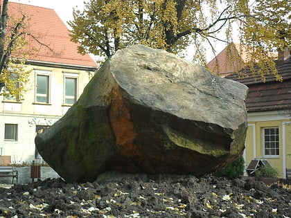 Głaz narzutowy na placu Wolności