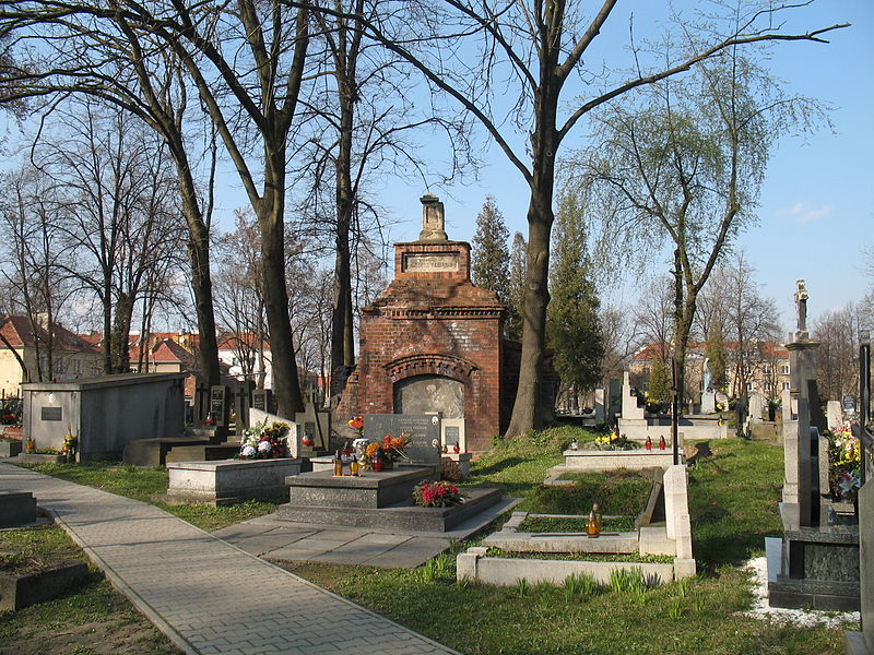 Cmentarz parafialny w Mogile