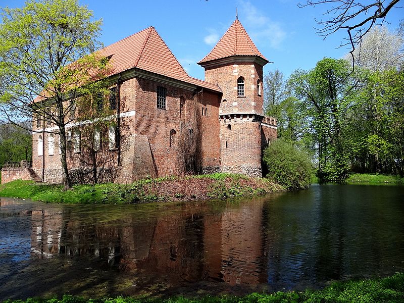 Oporów Castle