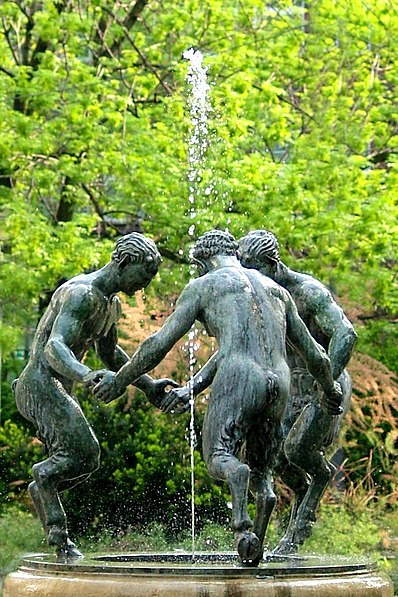 Brunnen mit tanzenden Faunen