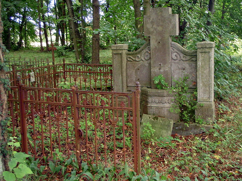 Zabytkowy cmentarz ewangelicki w Świnoujściu-Karsiborze