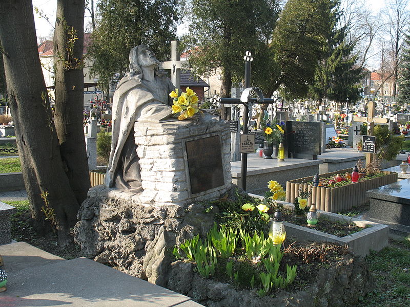 Cmentarz parafialny w Mogile