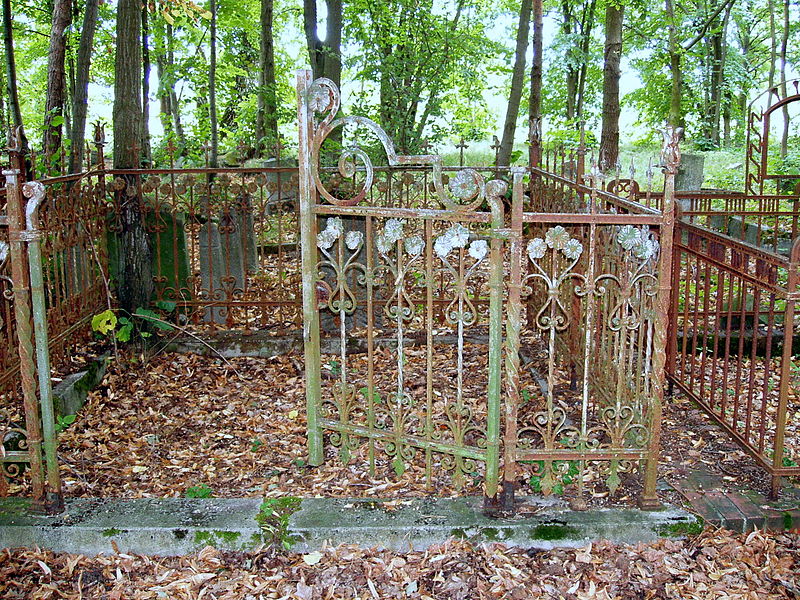 Zabytkowy cmentarz ewangelicki w Świnoujściu-Karsiborze