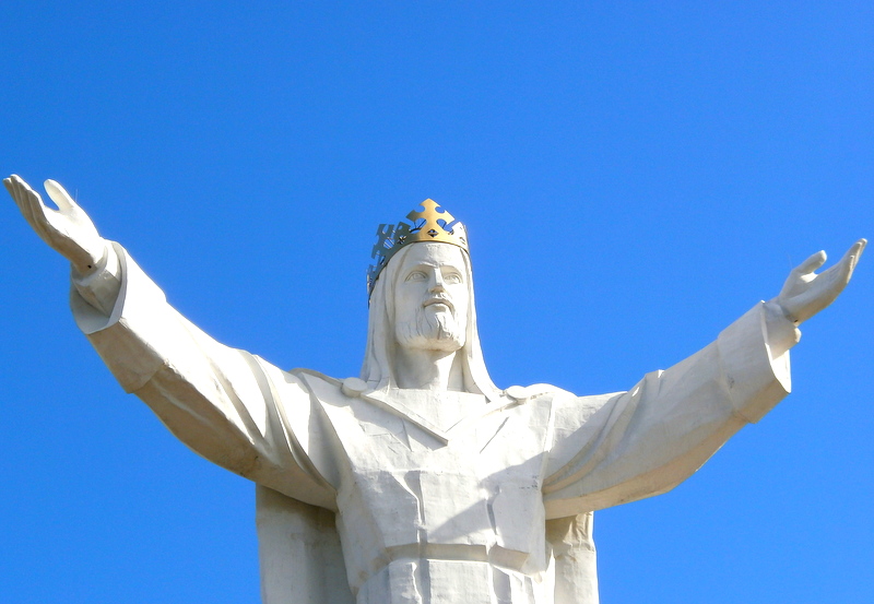 Christus-König-Statue