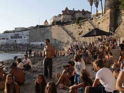 azarujinha beach cascais