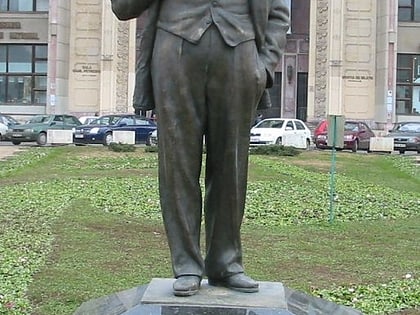 statue of ion luca caragiale bukarest