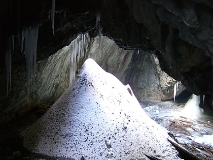 Focul Viu Glacier Cave