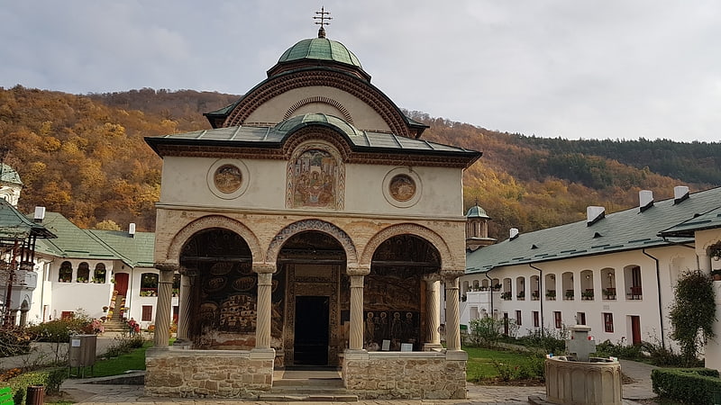 monasterio de cozia calimanesti