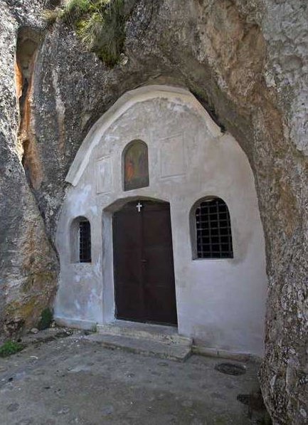 Église troglodyte Saint-Pierre-et-Saint-Paul de Rsovci