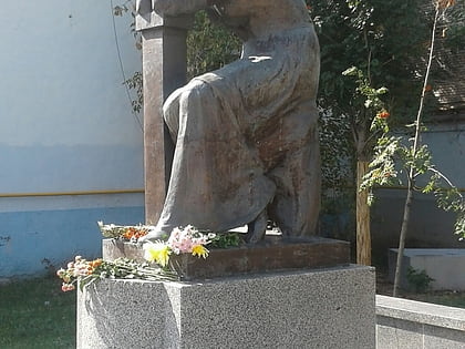monument to marina tsvetaeva moskwa