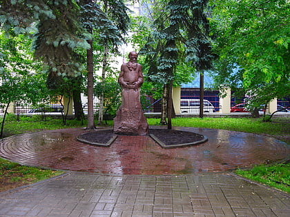 monument to leo tolstoy on prechistenka moskau