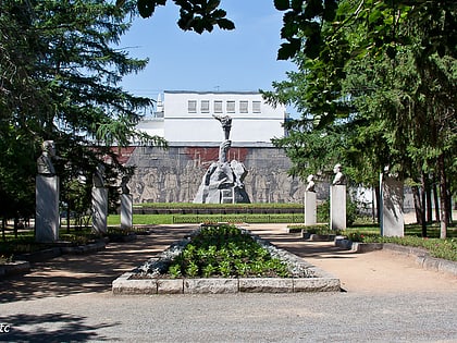 monument to the heroes of the revolution nowosibirsk