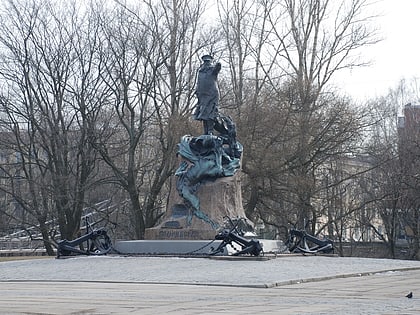 monumento a stepan makarov san petersburgo