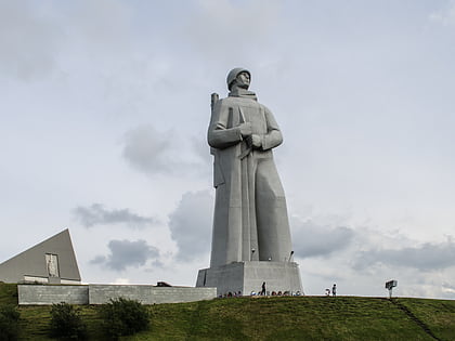 monument aux defenseurs de larctique sovietique pendant la grande guerre patriotique mourmansk