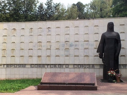 monument tulakam geroam sovetskogo souza toula