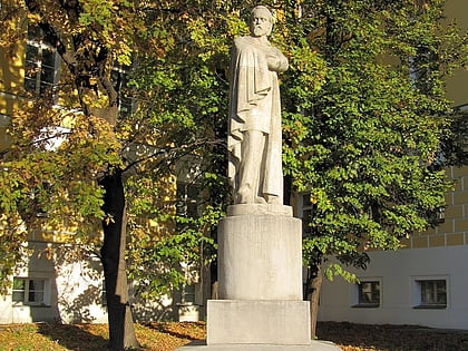 monuments to herzen and ogaryov on mokhovaya street moscu
