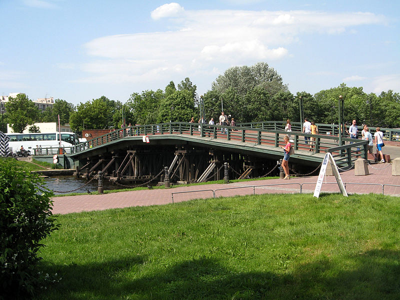 Kronverksky bridge