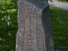 Södermanland Runic Inscription 352