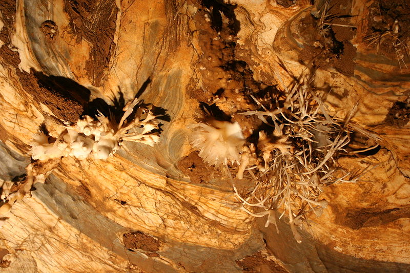 Grotte d'aragonite d'Ochtiná