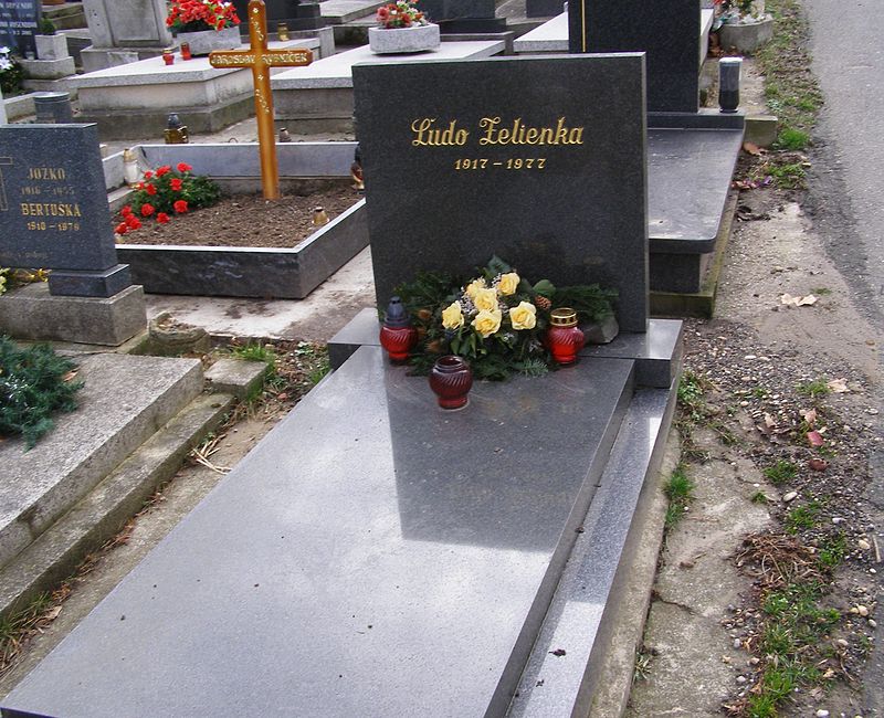 Slávičie údolie cemetery