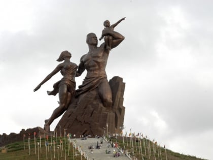monumento al renacimiento africano dakar