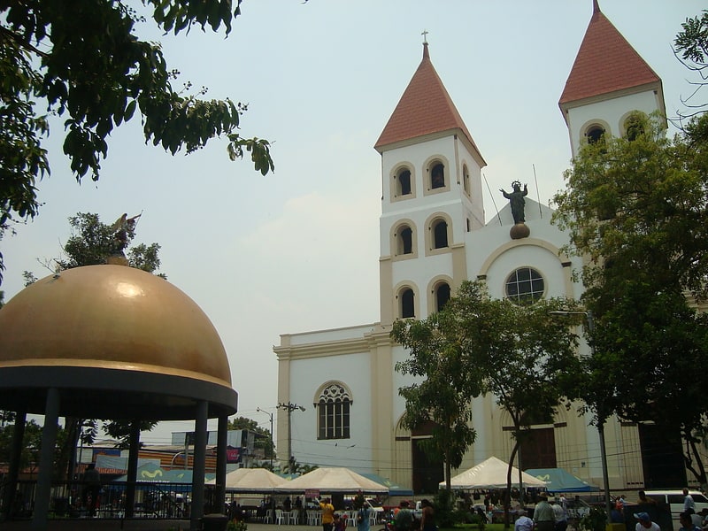 catedral basilica reina de la paz san miguel